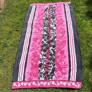 Kirkland Tropical Hibiscus Surfer Egyptian Cotton Beach Towel Striped Pink Black